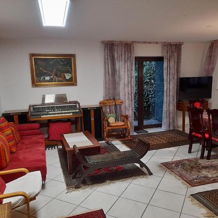 Souterrain Wohnung In Бенсхайм Екстериор снимка