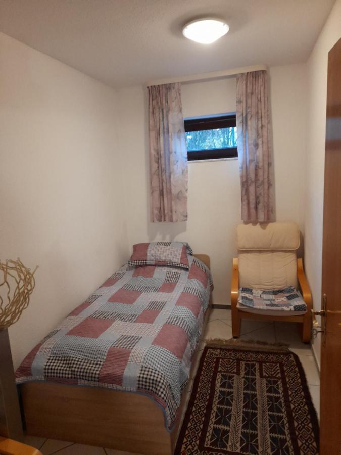 Souterrain Wohnung In Бенсхайм Екстериор снимка