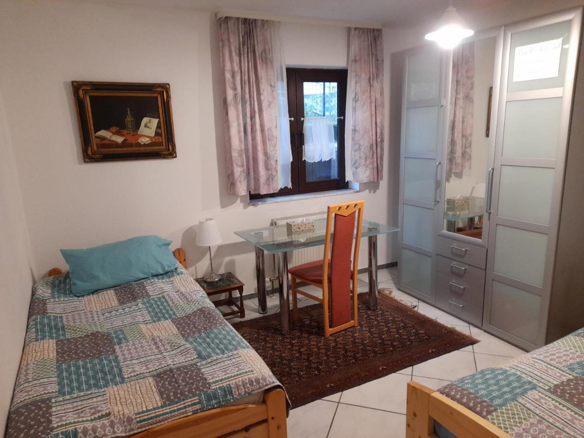 Souterrain Wohnung In Бенсхайм Екстериор снимка